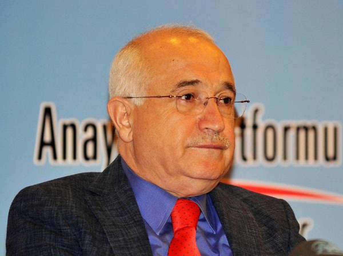 TBMM Başkanı Çiçek: Başaramazsak 30 Yıl Bu Anayasa ile Devam Etmek Zorunda Kalırız