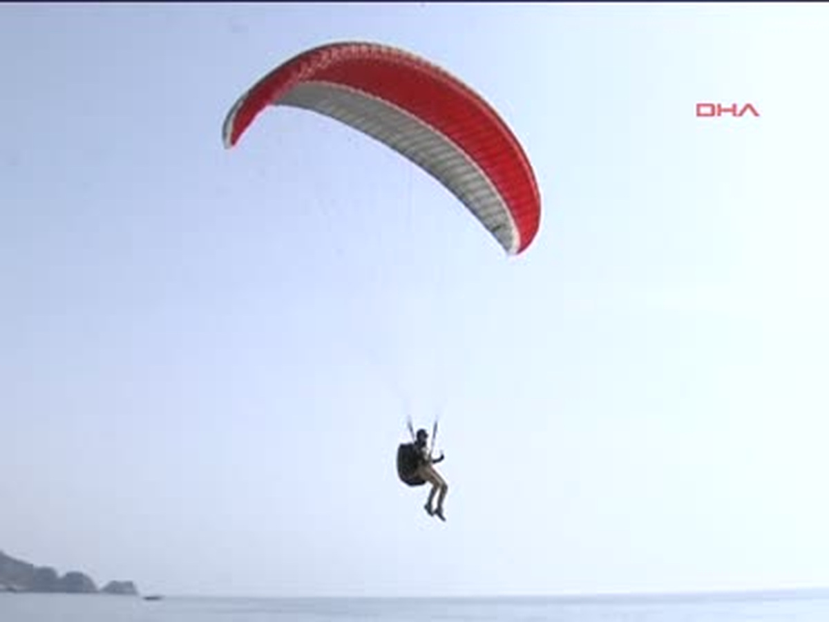 Üniversiteli Paraşütçüler Eğitim İçin Alanya\'da
