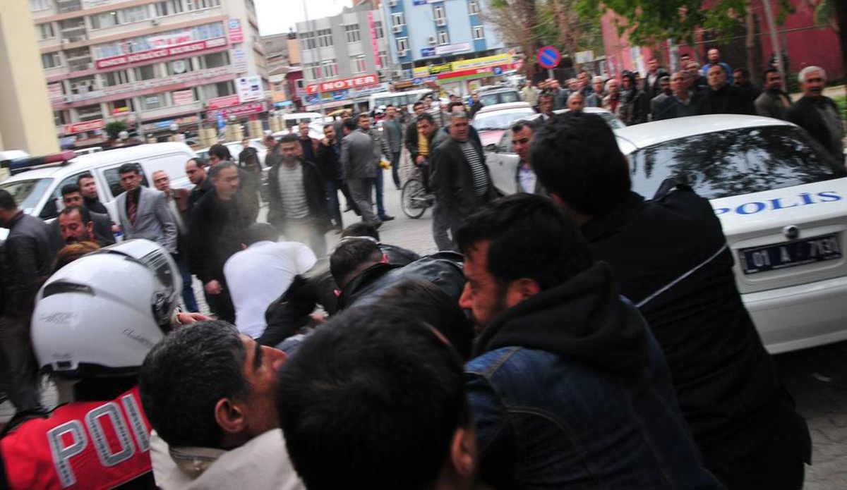 Adliye Çıkışında Silahlı Kavga: 4 Yaralı