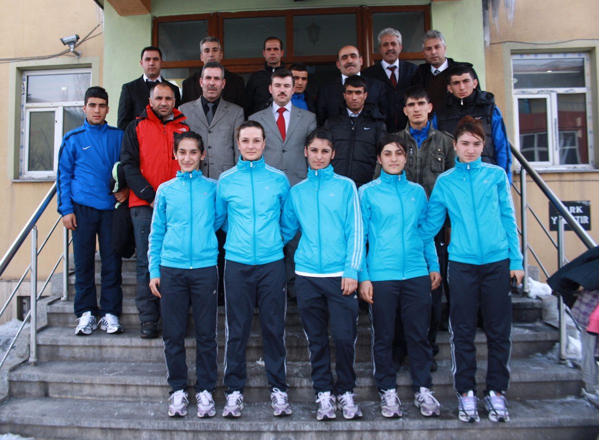 Ağrı Milli Eğitim Müdürü Başak\'tan Şampiyon Sporculara Ödül