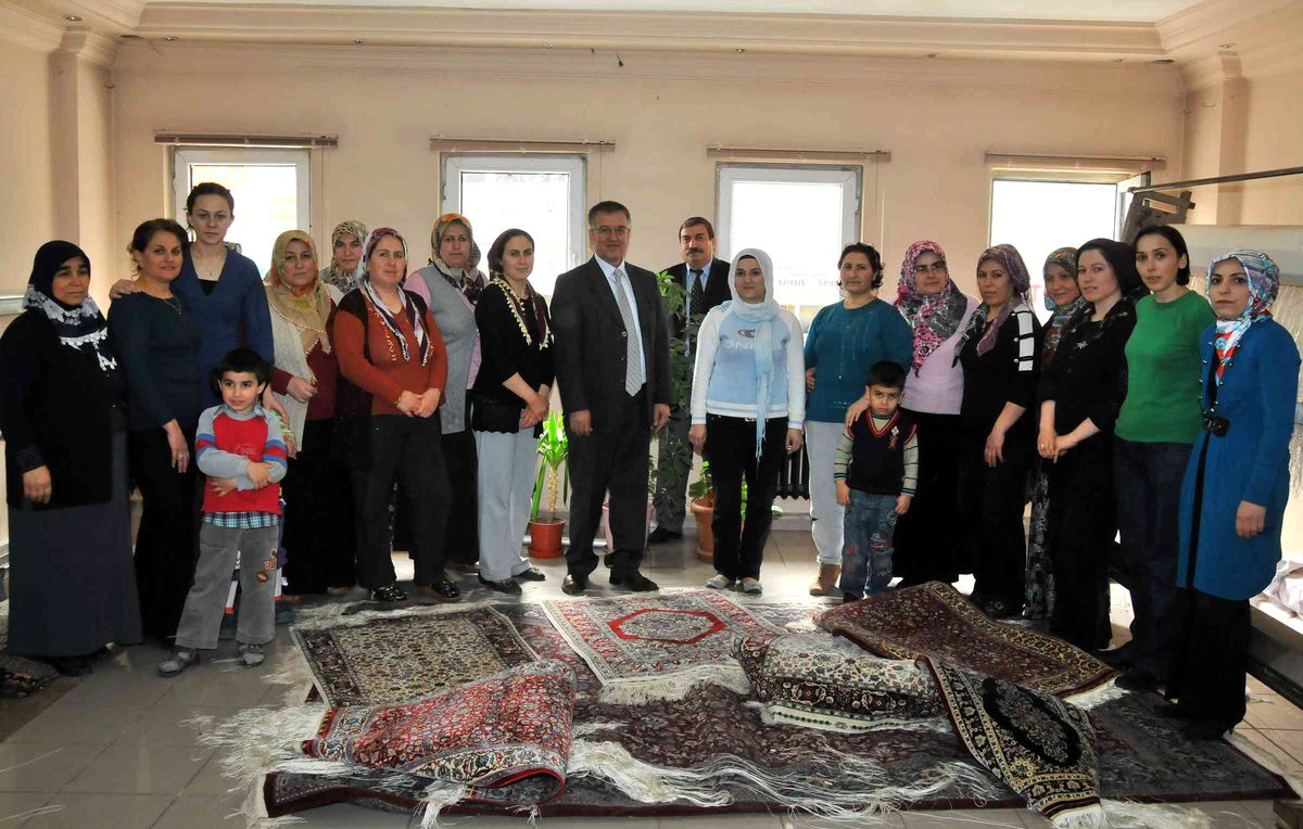 Akşehir\'de İpek Halıcılık Sürdürülüyor