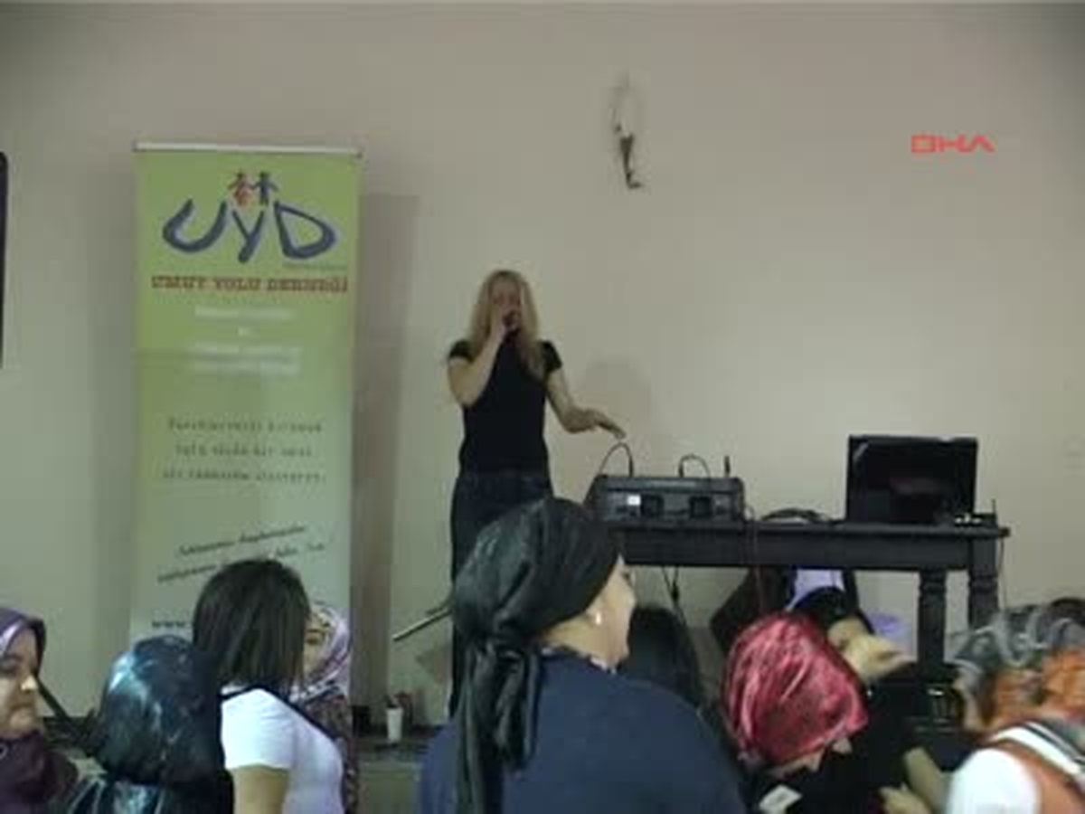 Almanya\'da Yardım Matinesine Yoğun İlgi