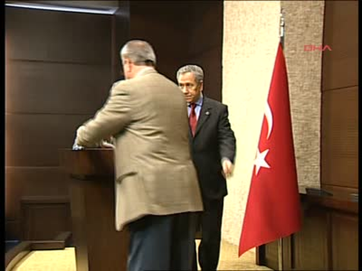 Arınç: "Tahliyelerden Sadece Memnuniyet Duyulur"