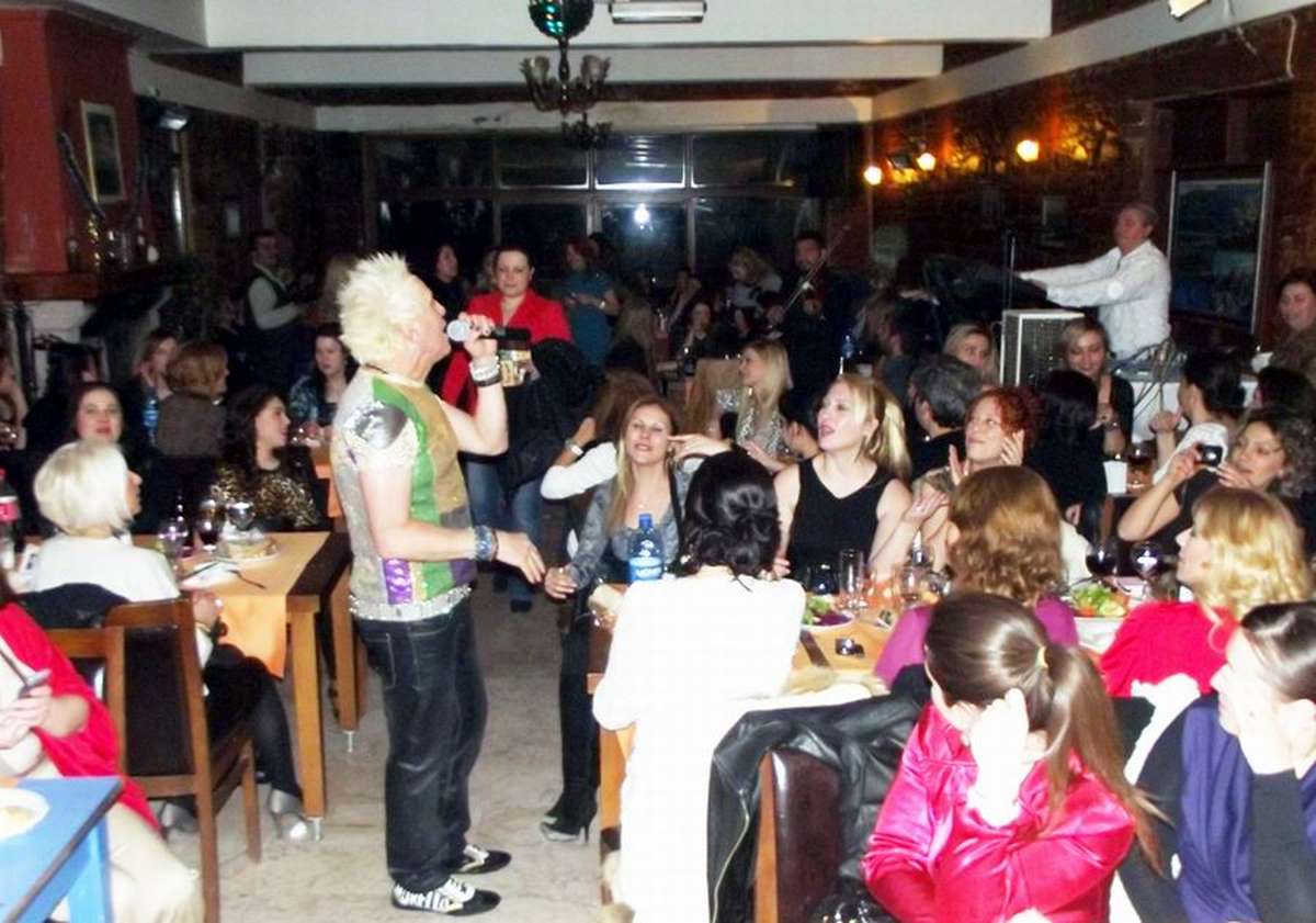 Ayvalıklı Kadınlara Sanatçı Desteği