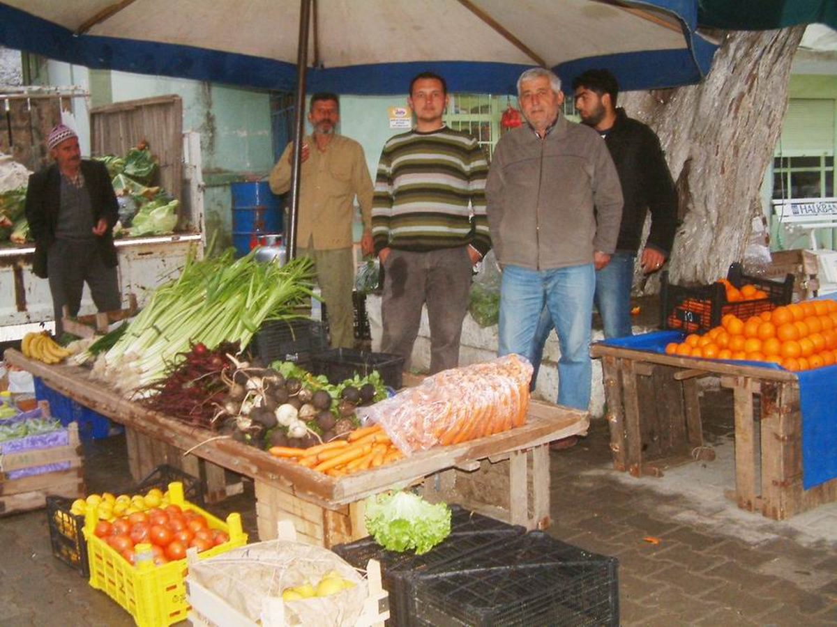 Burhaniye\'de Pazar Köylünün Ayağına Gitti