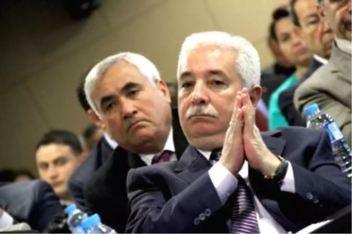 Büyükşehir\'de Meclis \'İstiklal Marşı\' ile Başladı