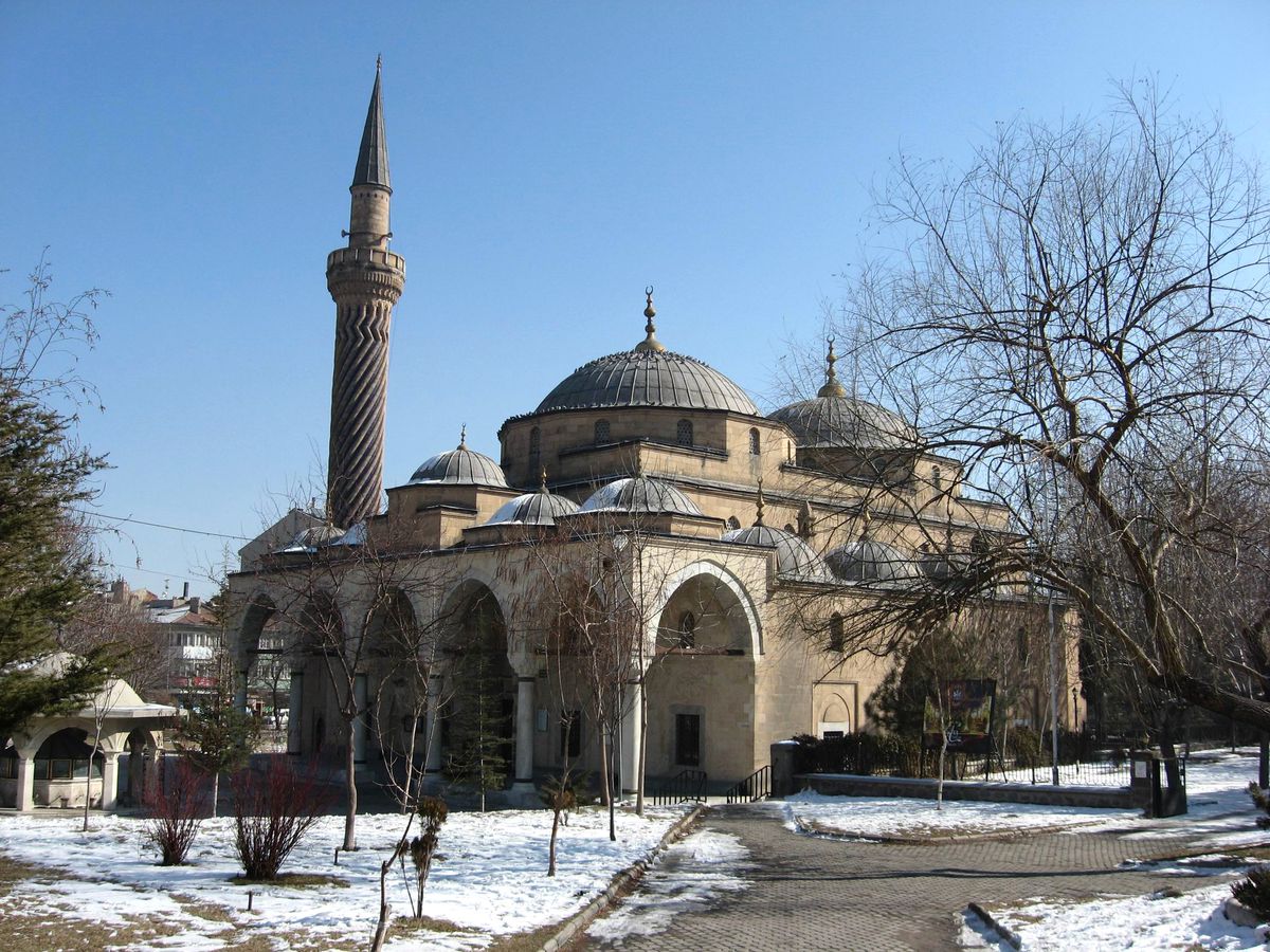 Camiler Kadınlar İçin Düzenleniyor