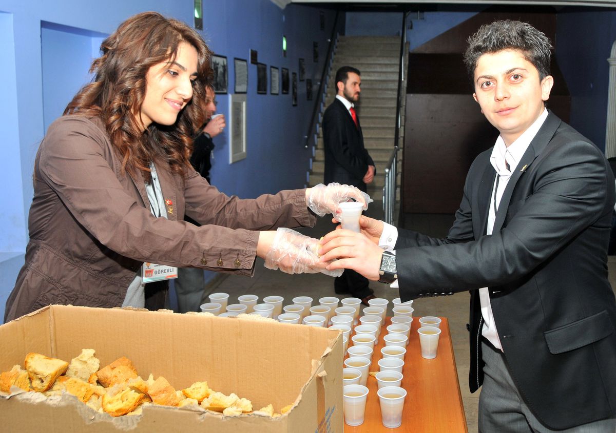 Çanakkale Şehitleri Gümüşhane\'de Hoşaf ve Kuru Ekmek\'le Anıldı