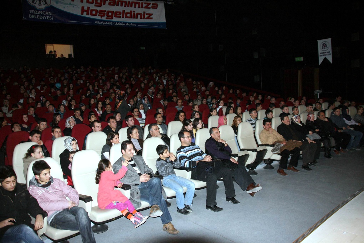 Erzincan Belediyesi\'nden Tiyatro Etkinliği