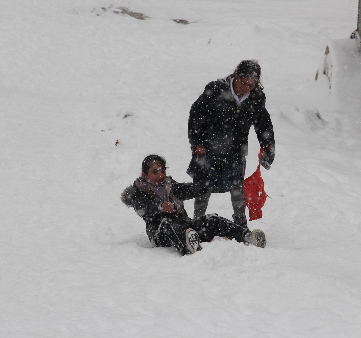 Hakkari\'de Kar Yağışı Yeniden Başladı