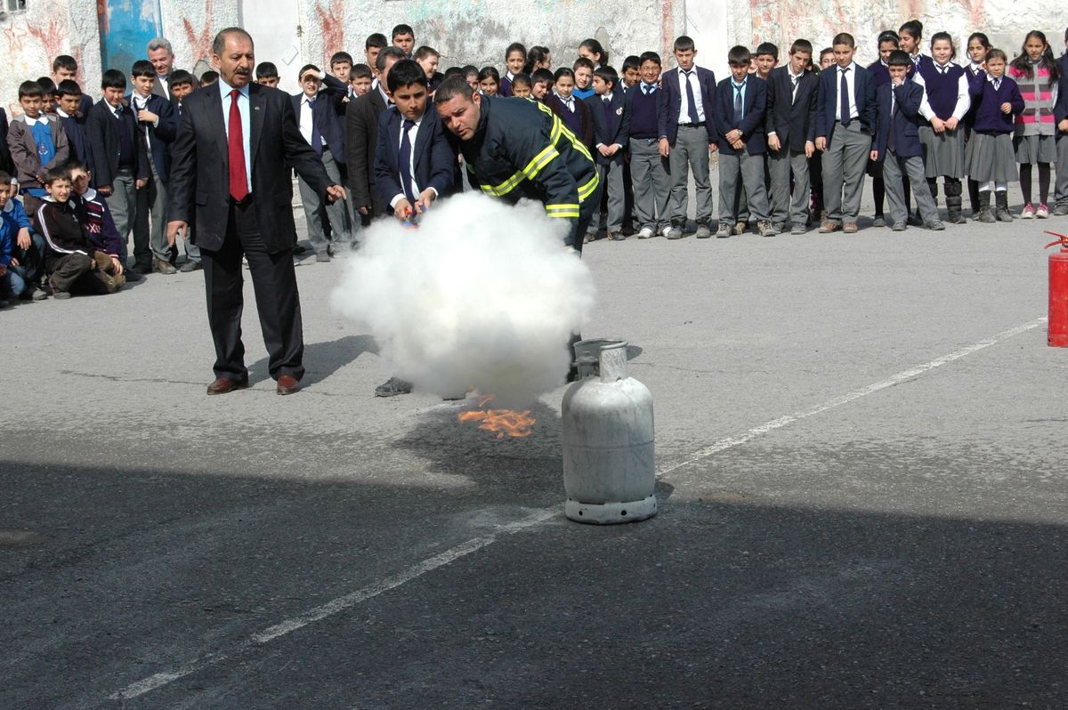 İlköğretim Okulunda Yangın Tatbikatı
