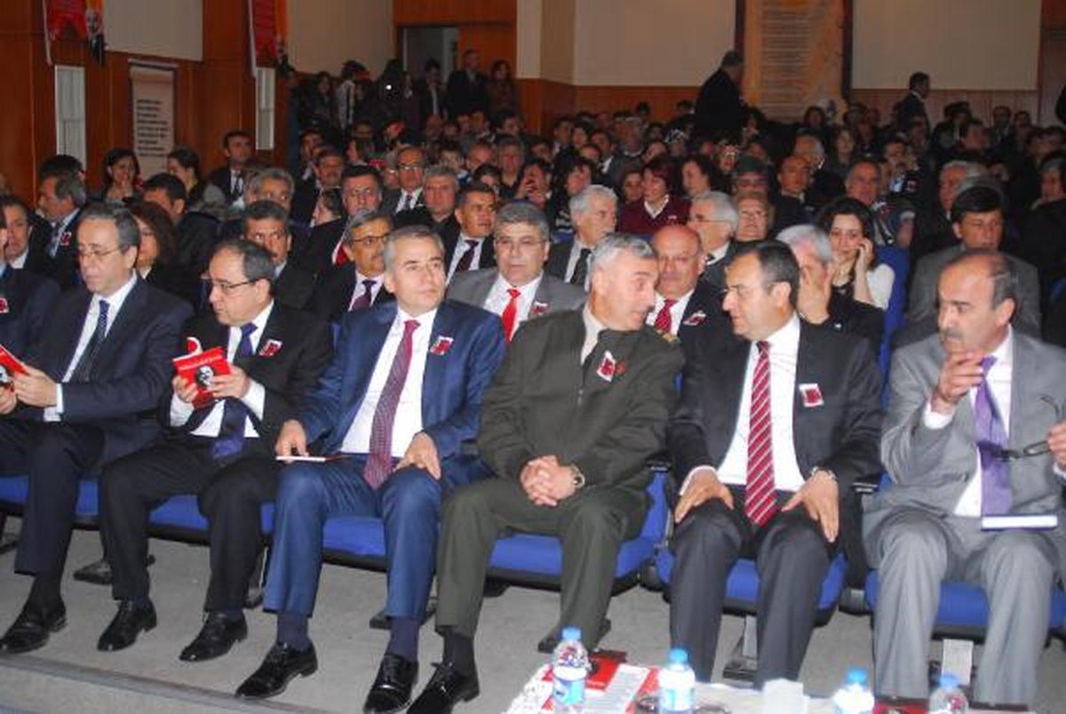 İşaret Diliyle İstiklal Marşı\'nı Okudular