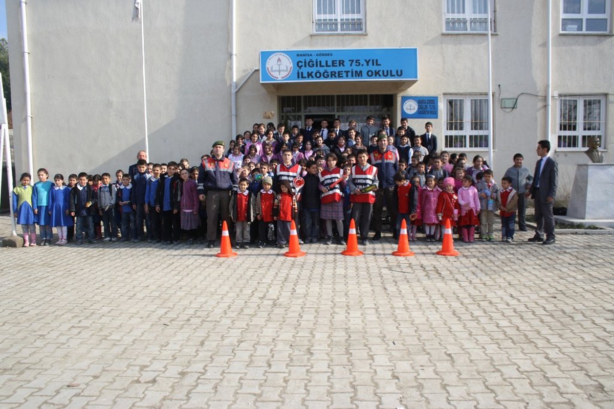 Jandarmadan Öğrencilere Uygulamalı Trafik Eğitimi
