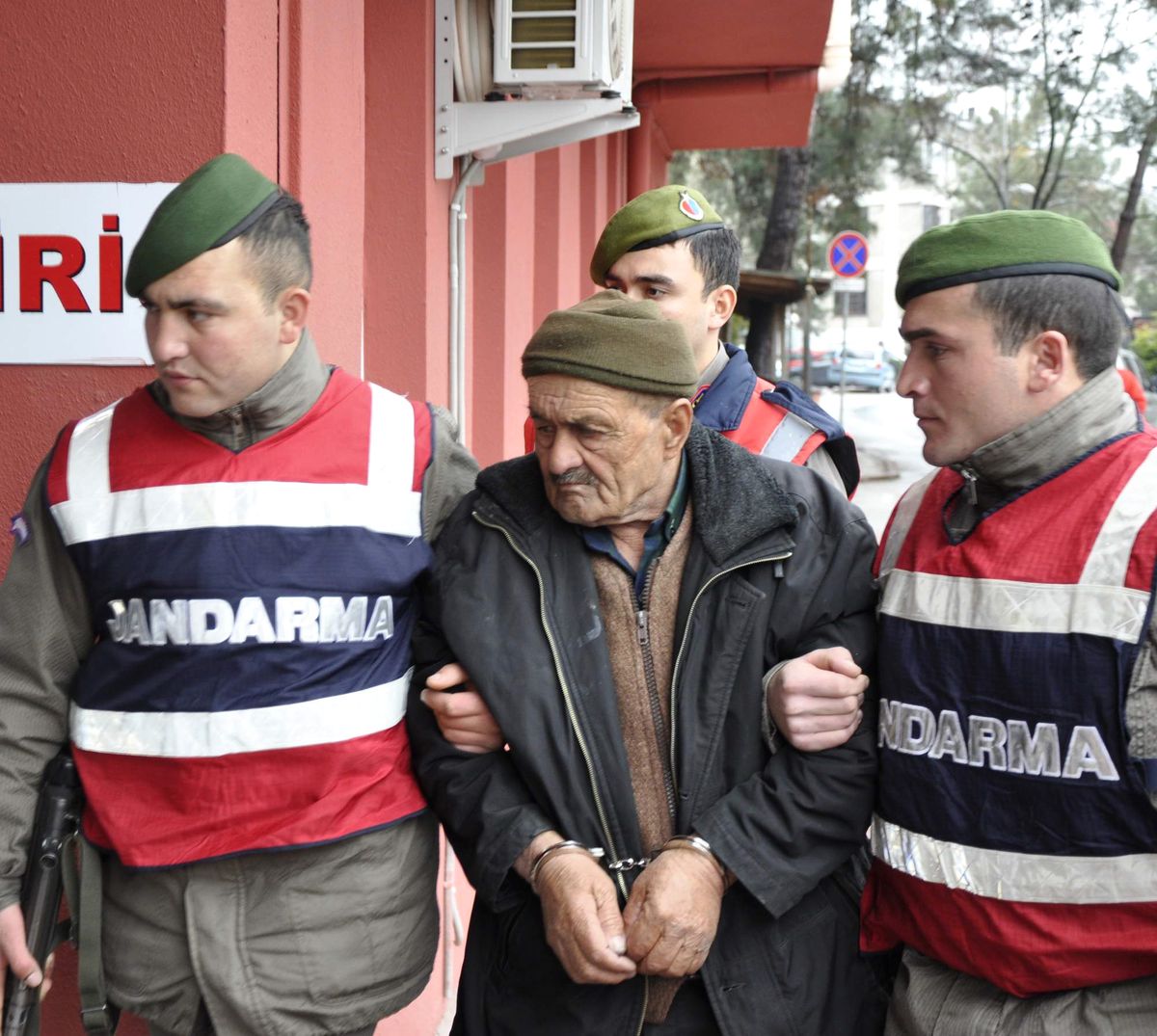 Katili Bulmak İçin Köylülerden Kan Örneği Toplandı