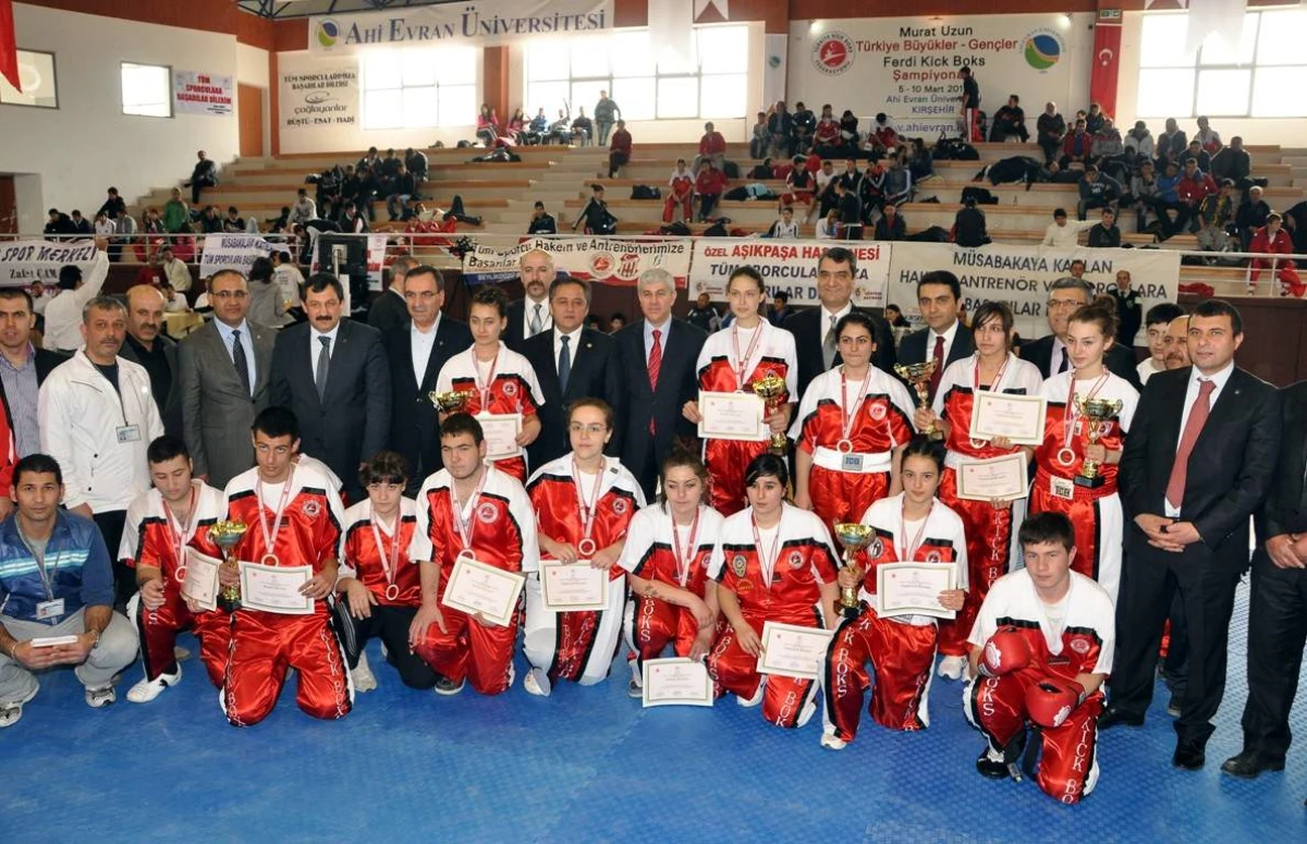 Kick Boks Turnuvasına Kırşehir Belediyespor Damgası Vurdu