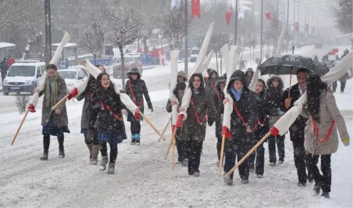 Kurtuluş Coşkusuna Kar Engeli