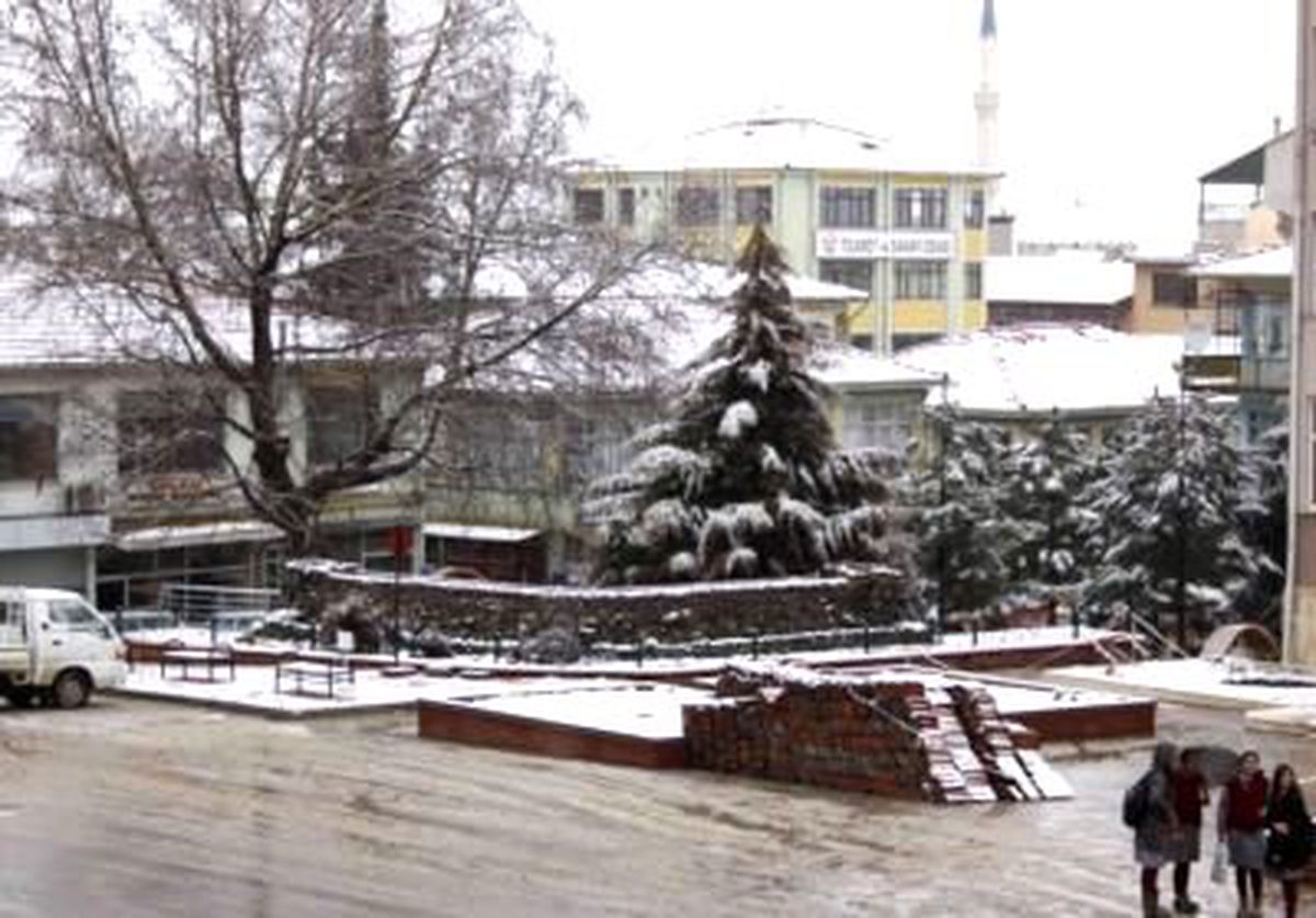 Mart Karı Simav\'ı Beyaza Bürüdü
