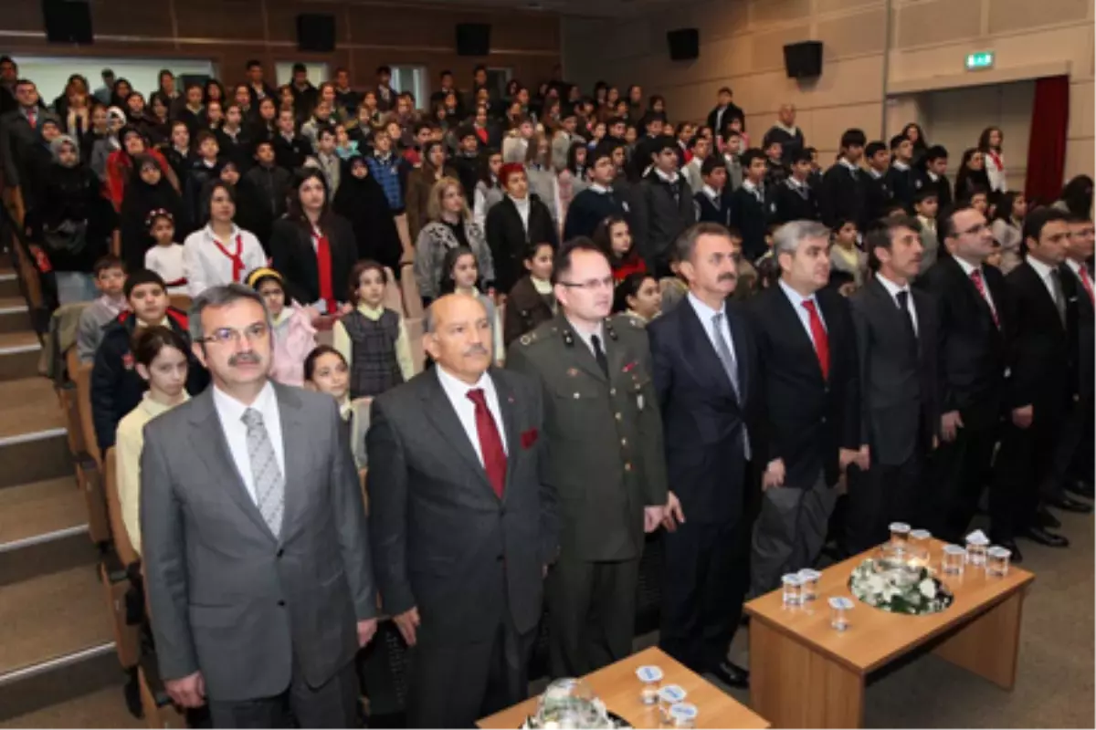 Mehmet Akif\'e Coşkulu Anma