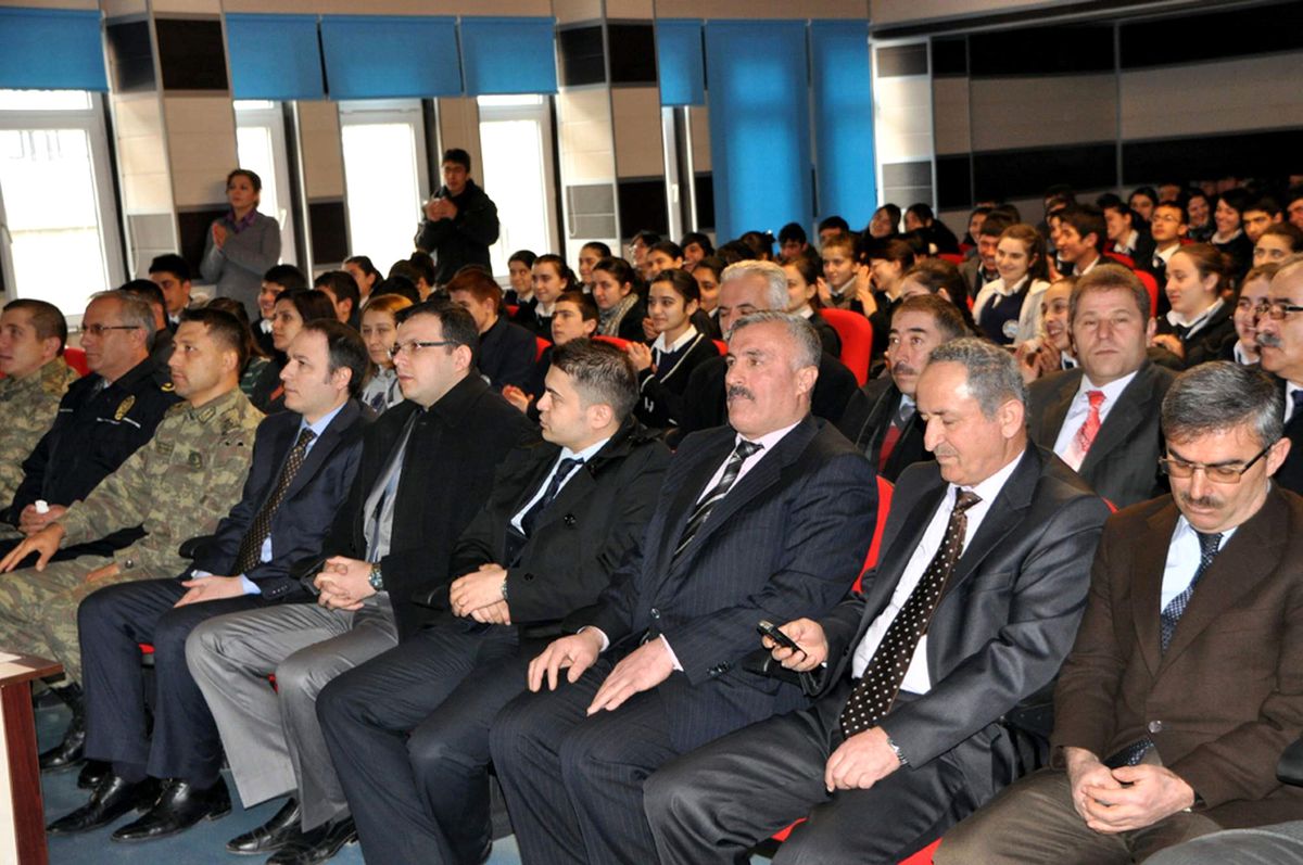 Mehmet Akif Ersoy Anıldı