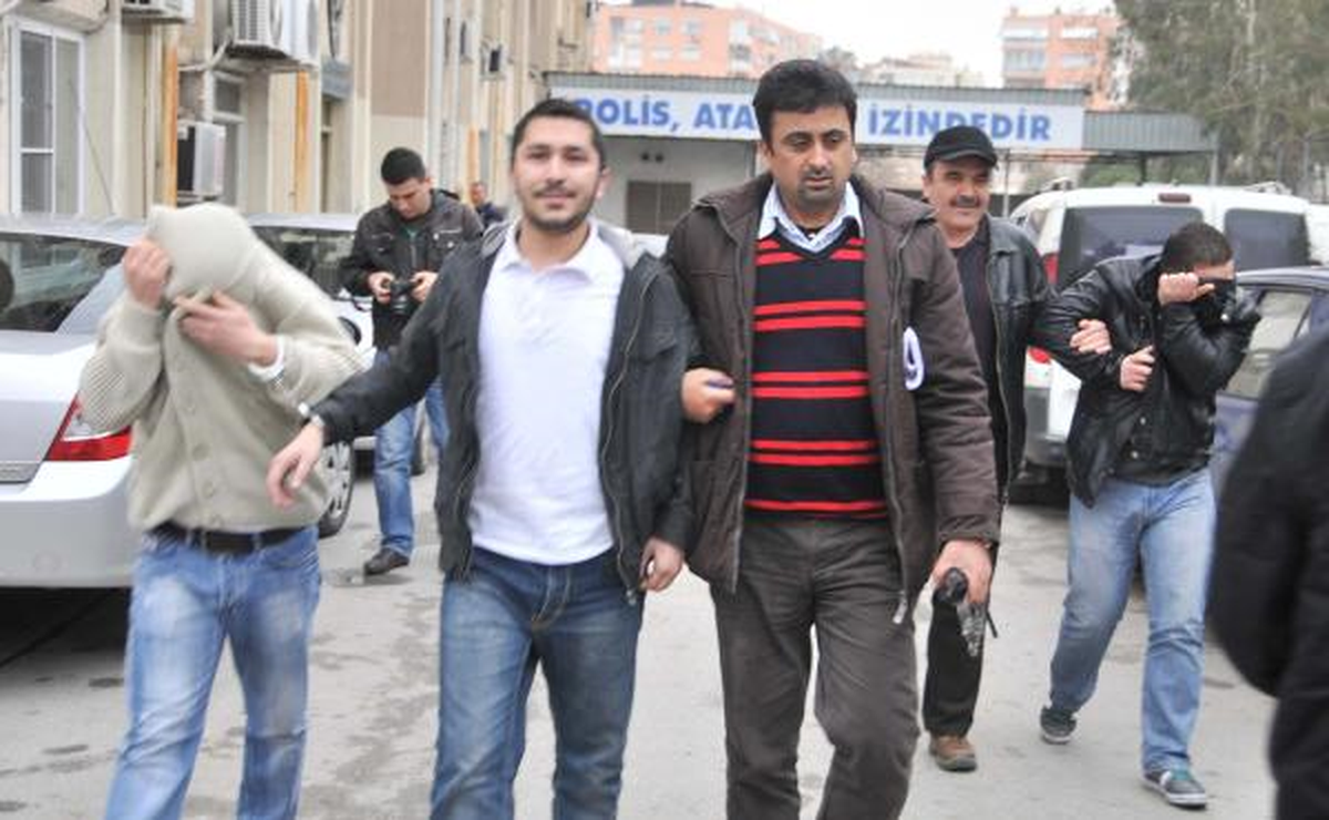 Müzikhol Sahibini Bıçaklayıp Aracını Gasp Eden 3 Kişi Yakalandı