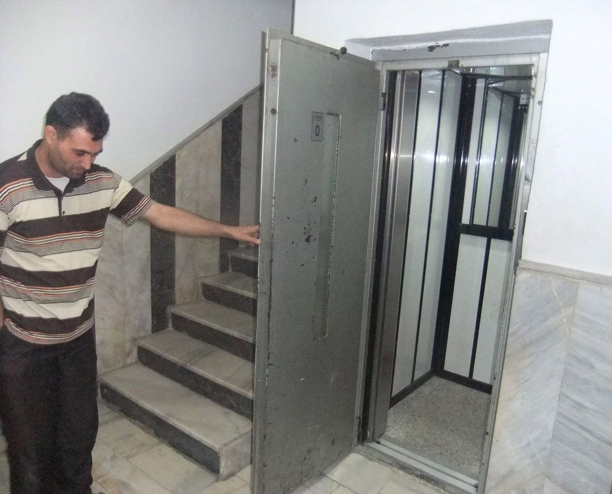Polis, 2 Haftalık Bebeği Asansöre Bırakıp Kaçan Anneyi Arıyor