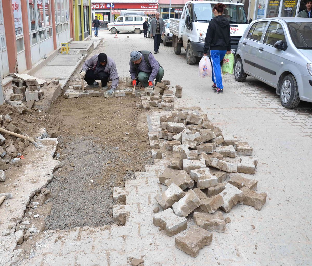 Simav\'da Bozuk Yollar Onarılıyor