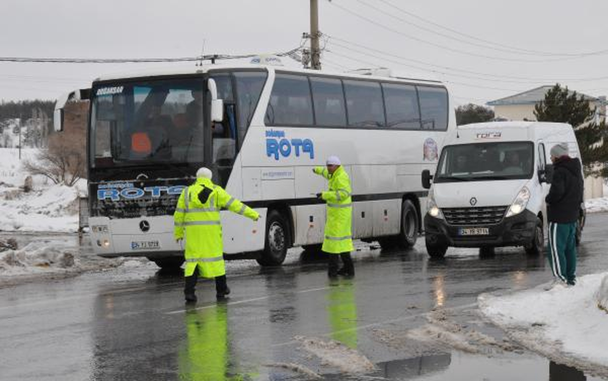 Sivas\'ın Çevre İllerle Bağlantısı Kesildi
