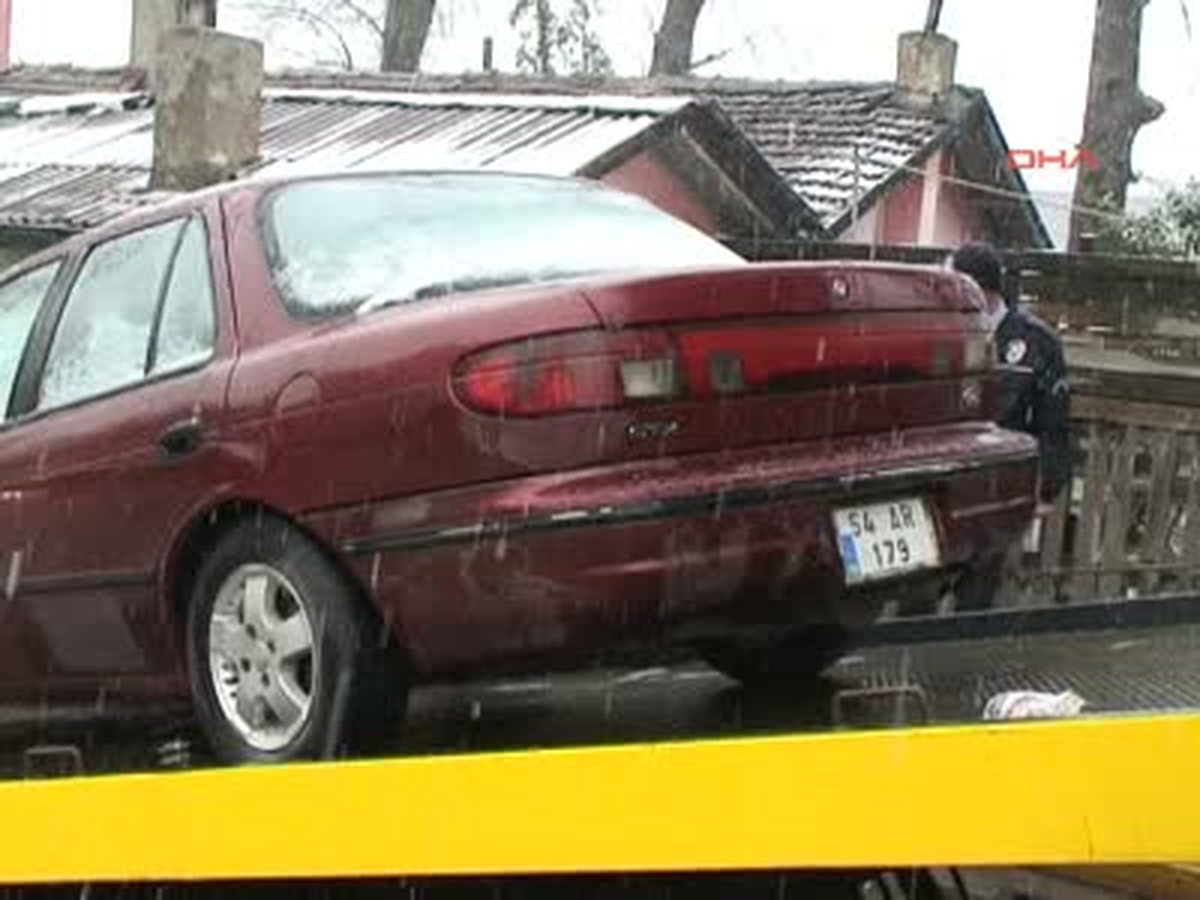 Otomobilin Bagajından Ceset Çıktı