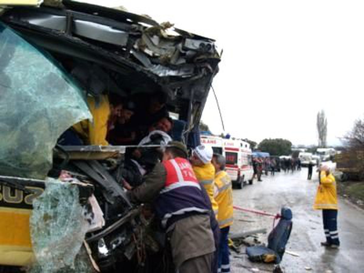 TIR Okul Servisini Biçti