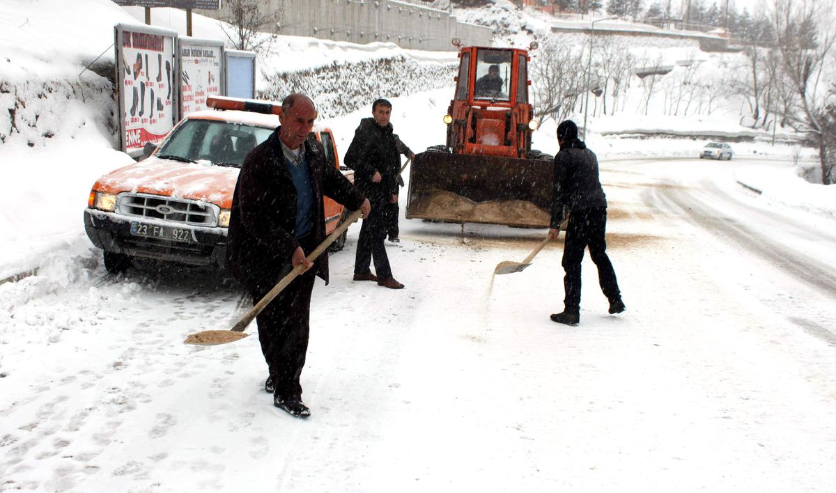 Tunceli Yeniden Kar Esaretinde