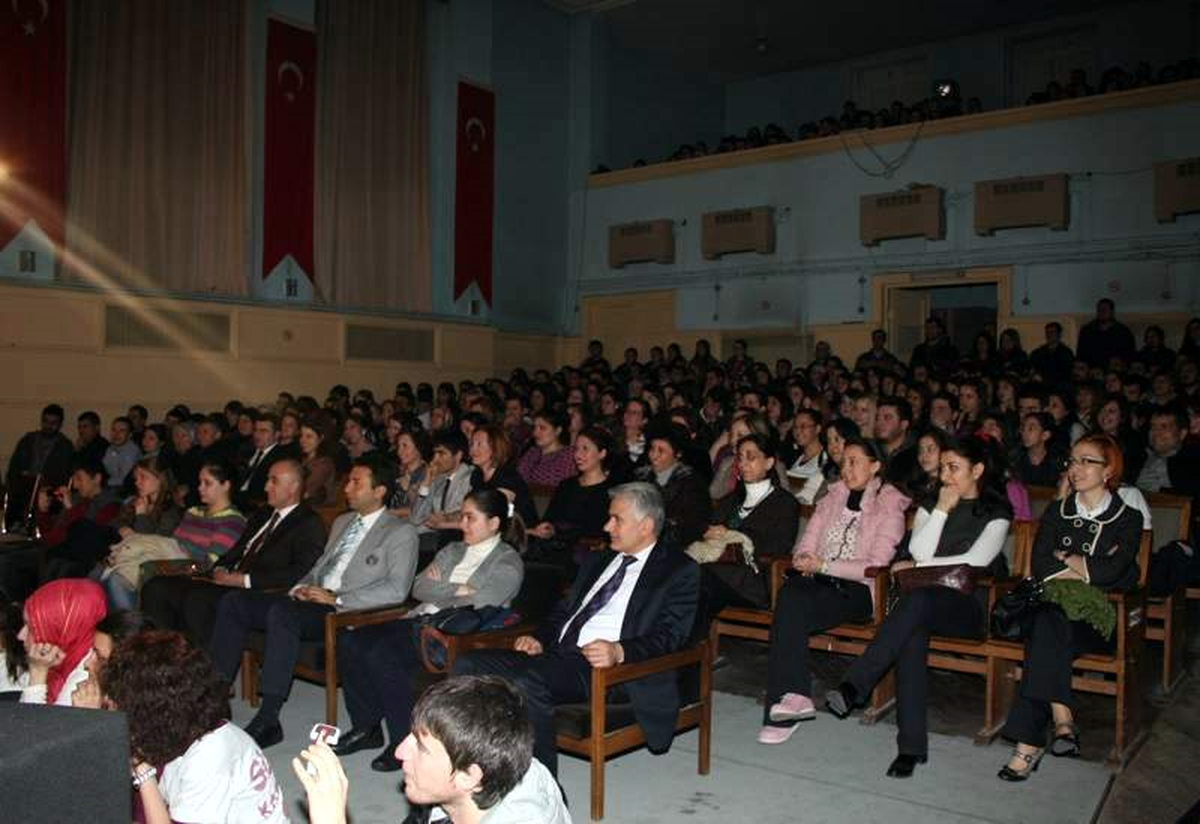 Üniversitede Kadınlar Günü
