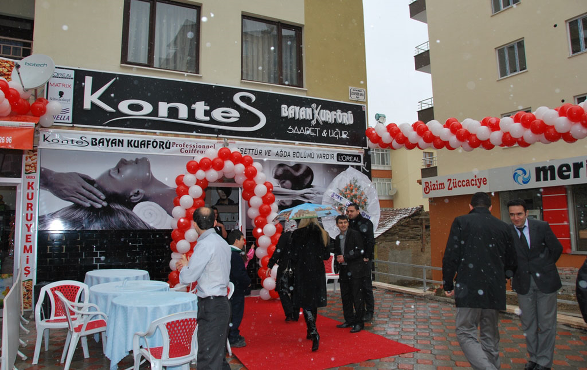 Vakıftan Yardım Alıp Kuaför Dükkanı Açtı