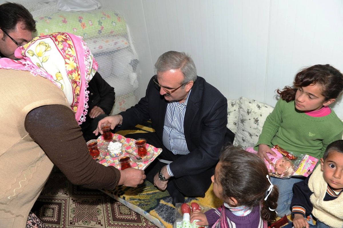 Vali Karaloğlu Aile Ziyaretlerini Sürdürüyor