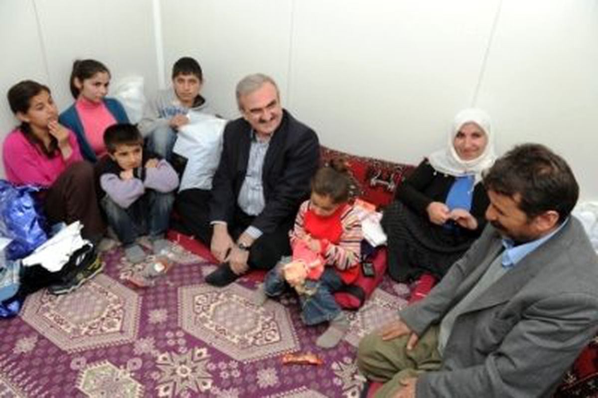 Vali Karaloğlu, Depremzede Aileleri Ziyaret Ediyor