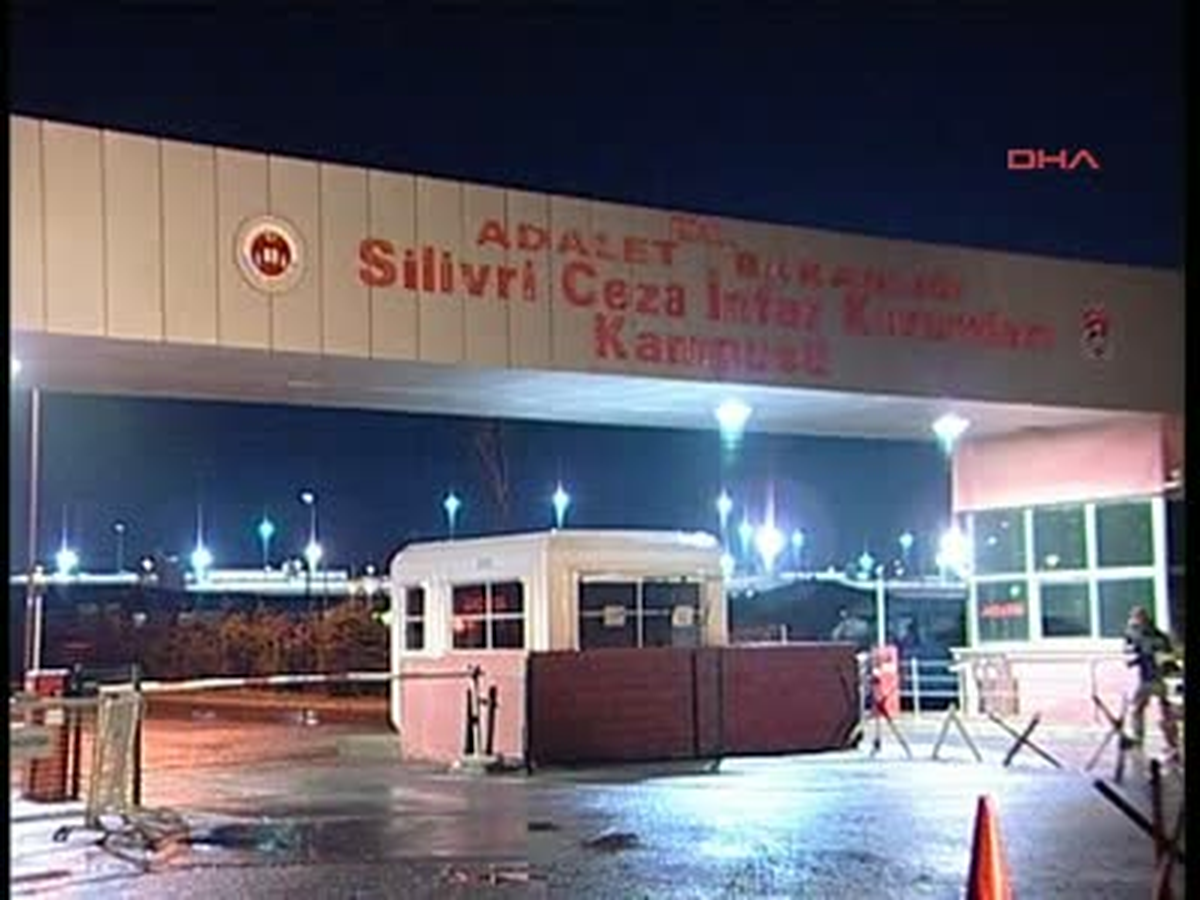 Vecide Şener, Eşi Nedim Şener'in Tahliye Edilmesini Bekliyor