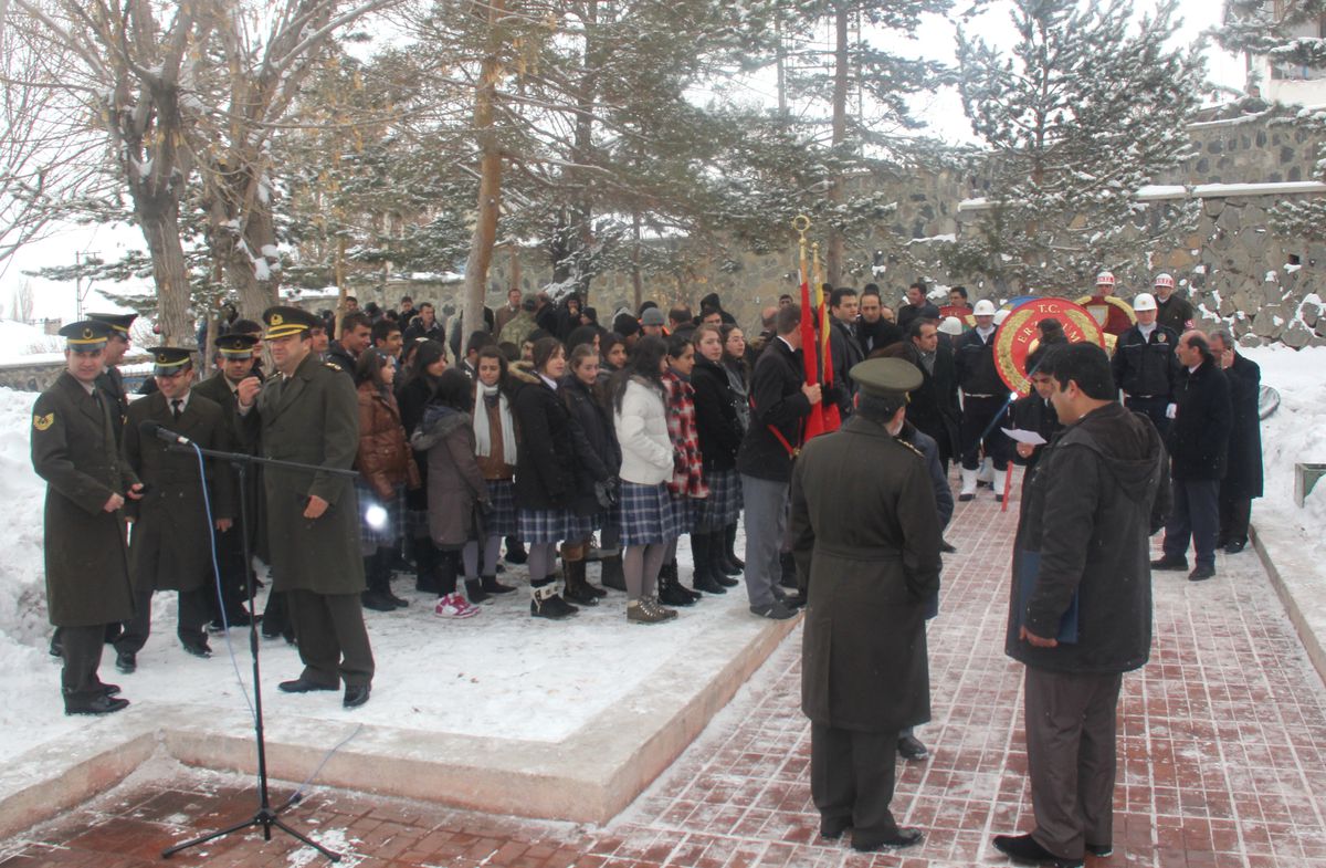 Yanıkdere Şehitliğinde Tören