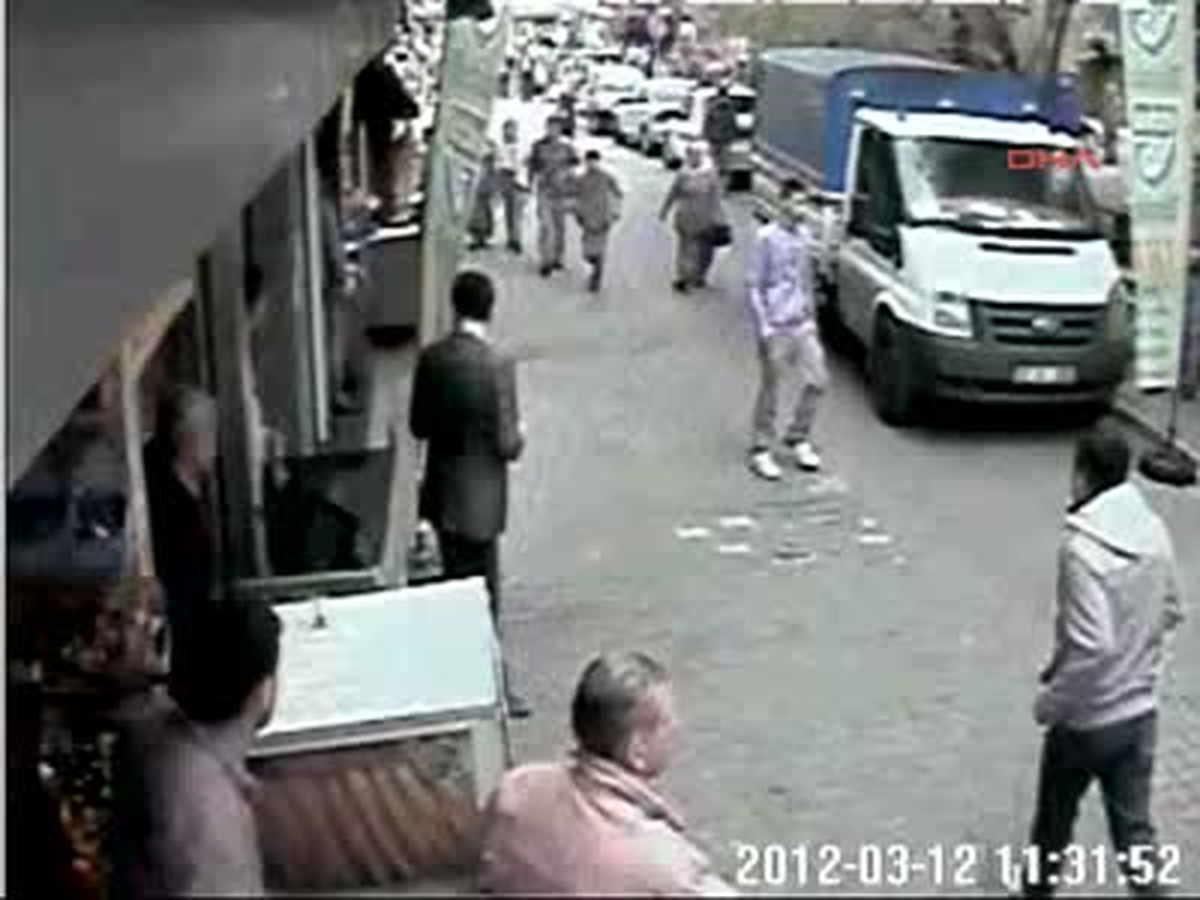 Adana Silahla Yaralama Duruşmasından Çıkıp Silahlı Kavga Ettiler