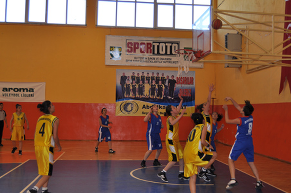 Basketbolda Akşehir\'den Galibiyetle Döndük