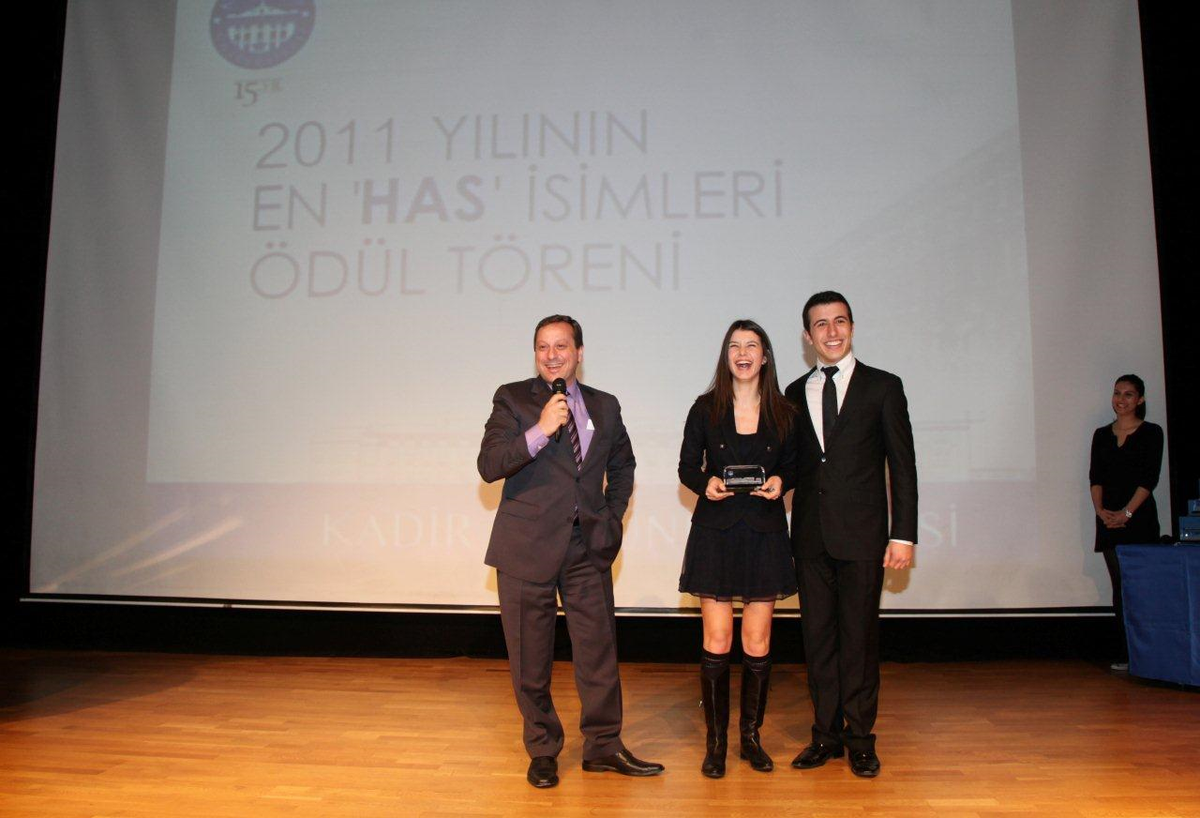 Beren Saat\'ten Şaşırtan Görüntü