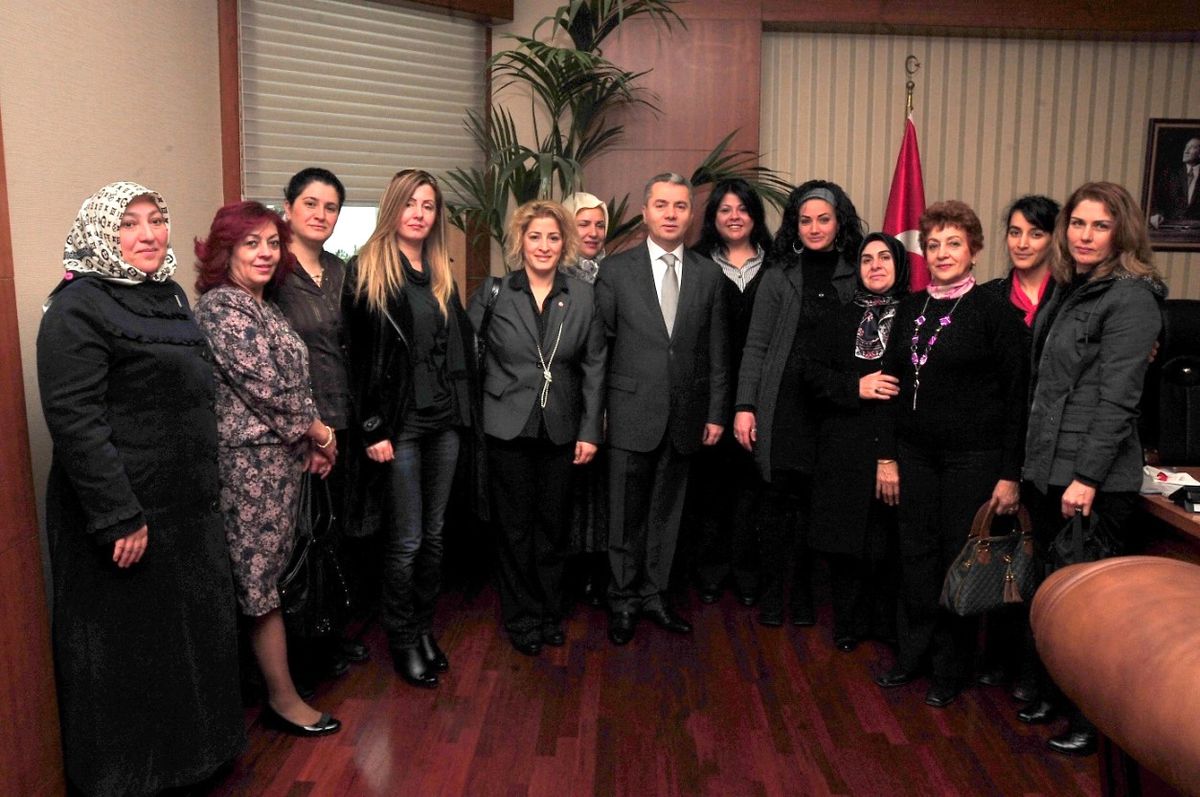 Beylikdüzü Sevgi Ve Dayanışma Derneği Üyeleri Başkan Uzun\'u Ziyaret Etti
