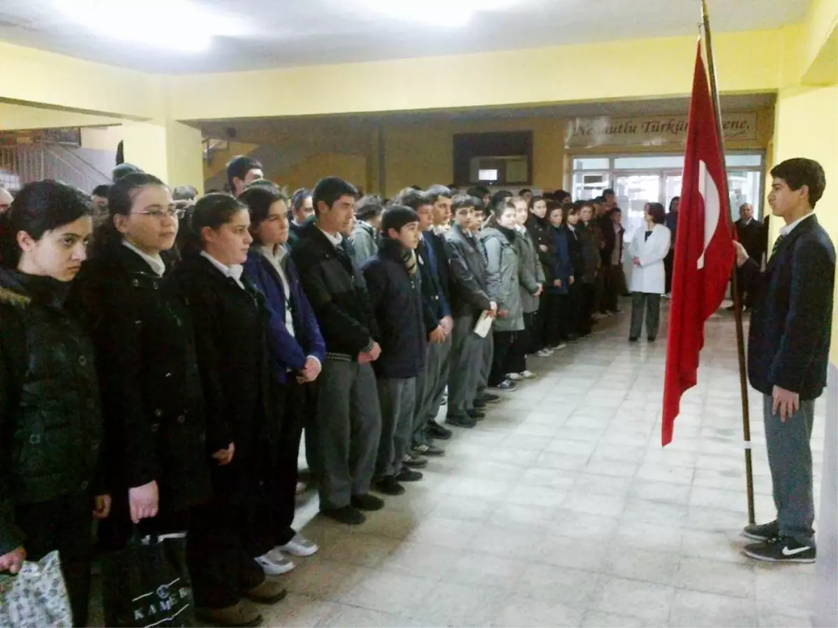 Burhaniye\'de Atatürk Sağlık\'ta İstiklal Marşı Coşkusu