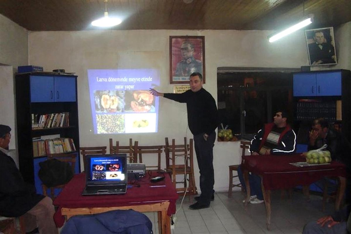 Çanakkale\'de Çiftçiler Zeytin Tarımı ile İlgili Bilgilendiriliyor