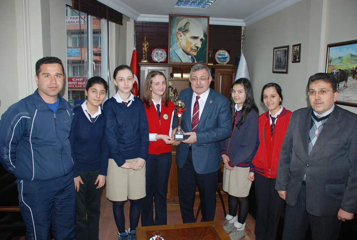 Çaycuma Kız Badminton Takımından Gülşen\'e Ziyaret