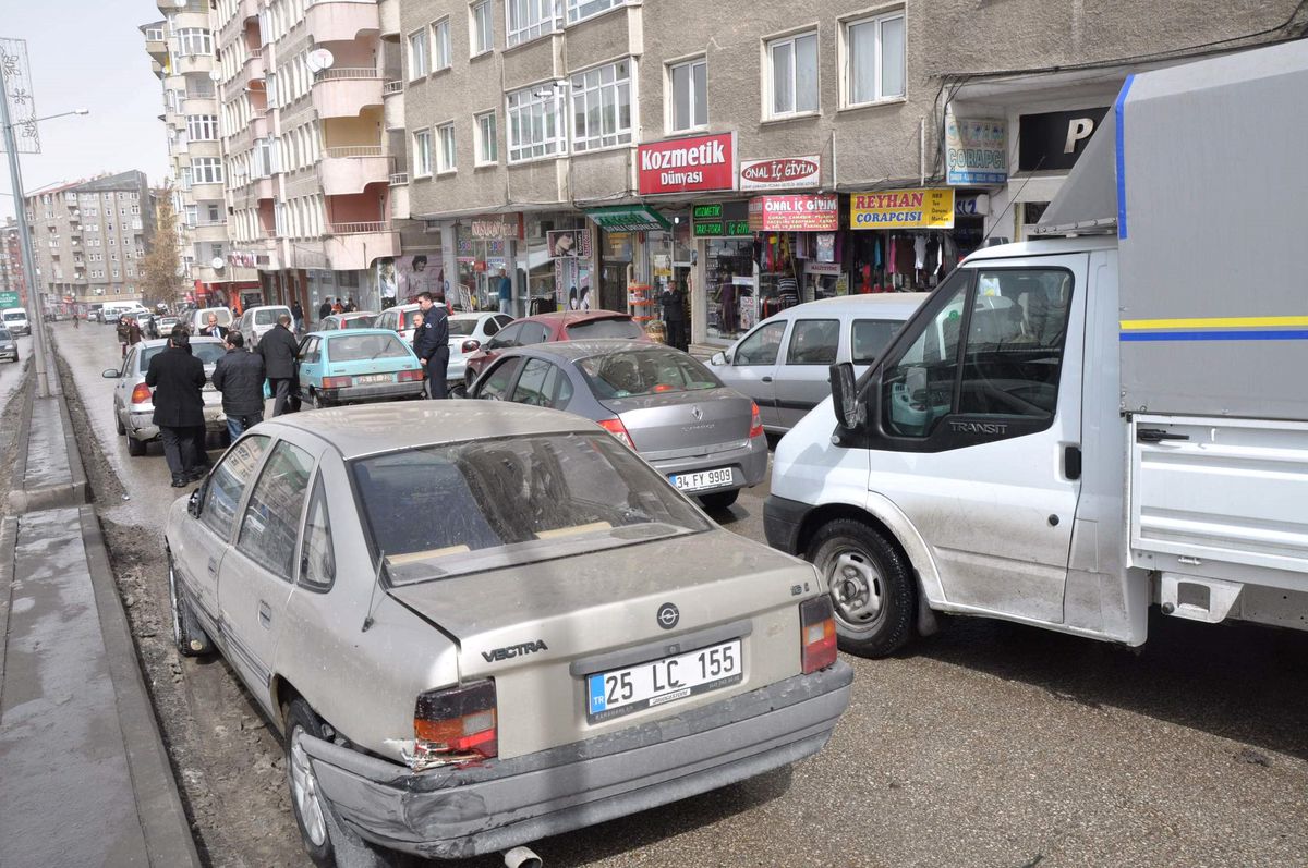 Çaykara Caddesi\'nde Zincirleme Kaza
