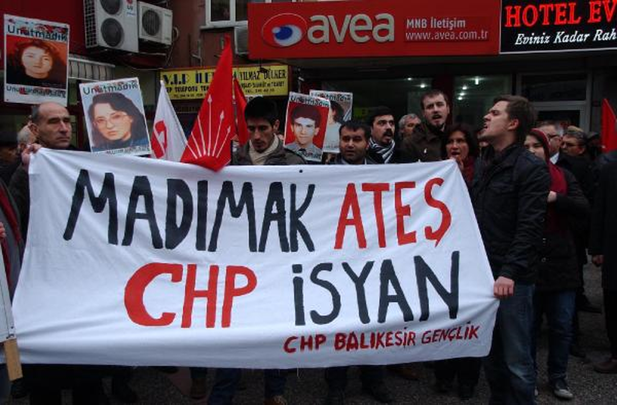 CHP\'li Gençlerden Madımak Eylemi