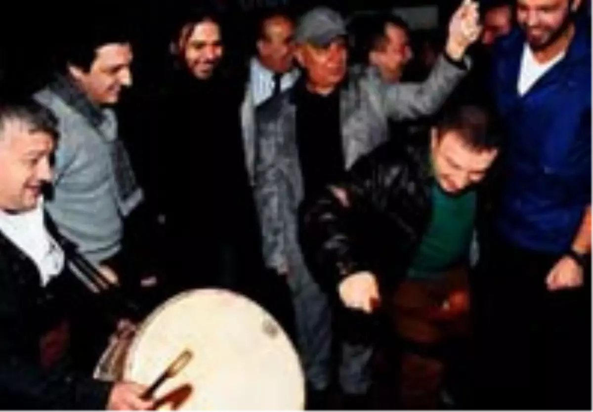 Survivor\'a Davullu Zurnalı Uğurlama