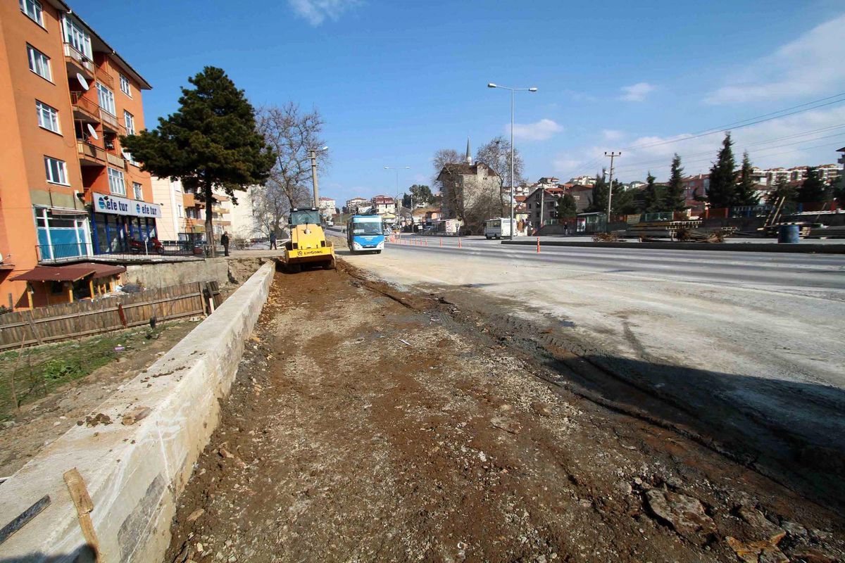 Değirmendere Kavşağı'nın Rampa Duvarları Yapılıyor