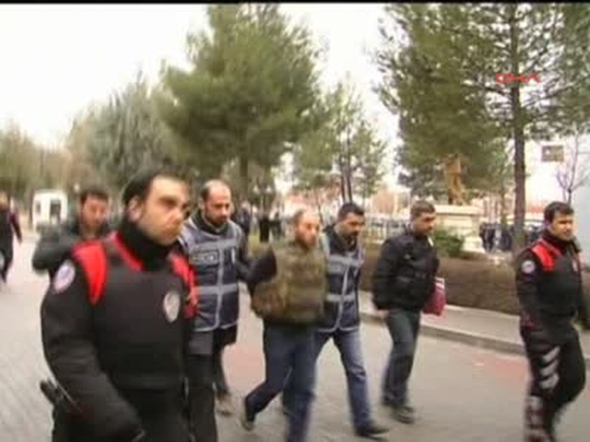 Diyarbakır\'da Girdiği Evlerde Kadınları Taciz Edip, Gasp Yapan Saldırgan Yakalandı
