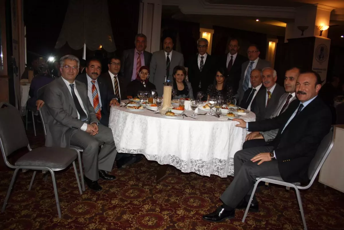 Erzurumlular Kurtuluşun 94'üncü Yılını Kutladı