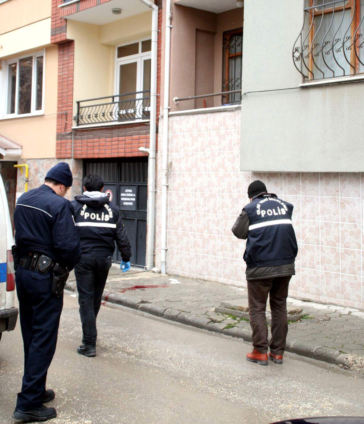 Eskişehir\'de 4. Kattan Düşen Genç Kız Hayatını Kaybetti
